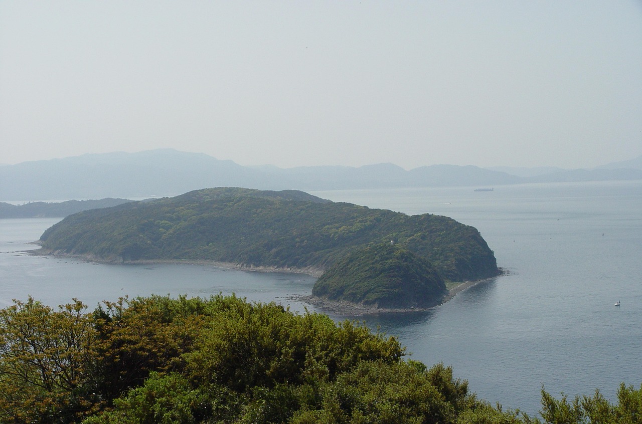九州の島巡りで訪れるべき神社と仏閣はどこですか？